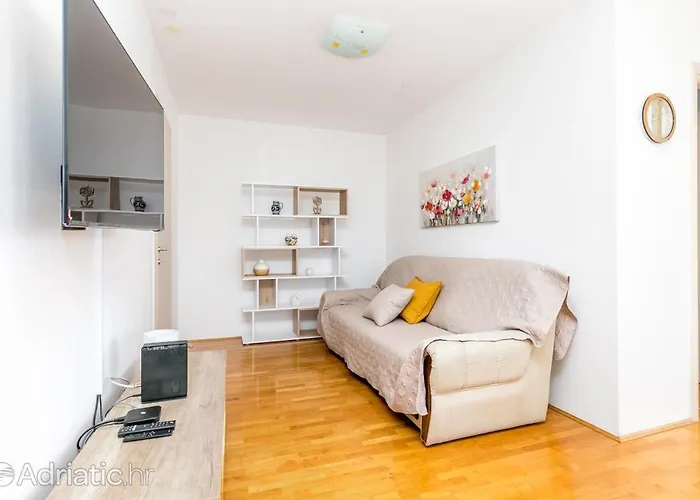 Tino Apartment Split